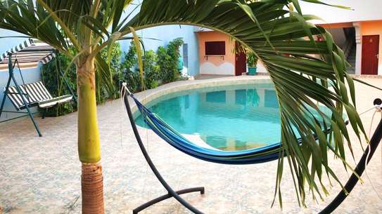Maison spacieuse avec piscine privée et hamac image 4
