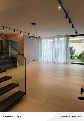Corniche almadies appt duplex 2chb avec jardin image 2