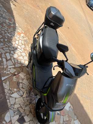 Moto Revoo image 4