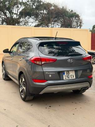 HYUNDAI TUCSON image 4
