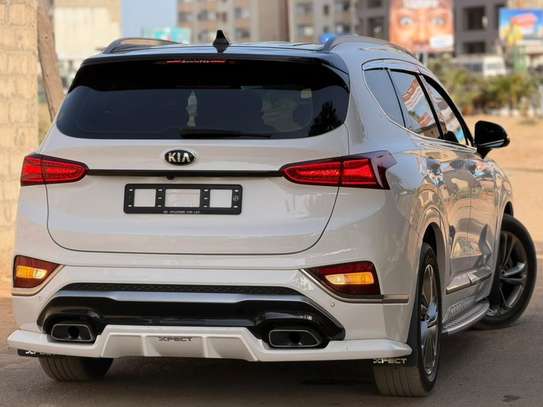 Hyundai Santa Fe 2018 image 11
