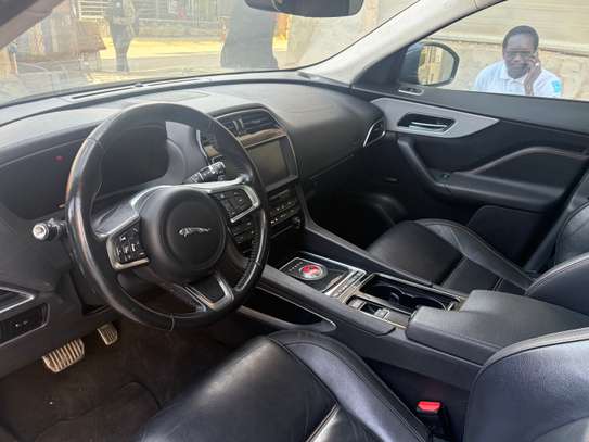Jaguar F-Pace 2019 SUV gris métallisé image 6