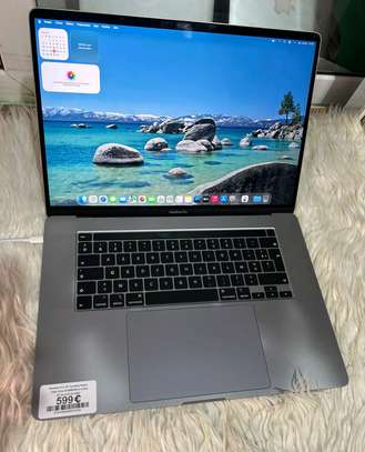 MacBook pro touch bar i9 image 3