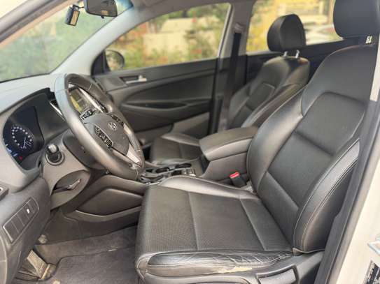 Hyundia tucson image 15