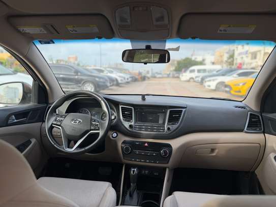 Hyundia Tucson image 15