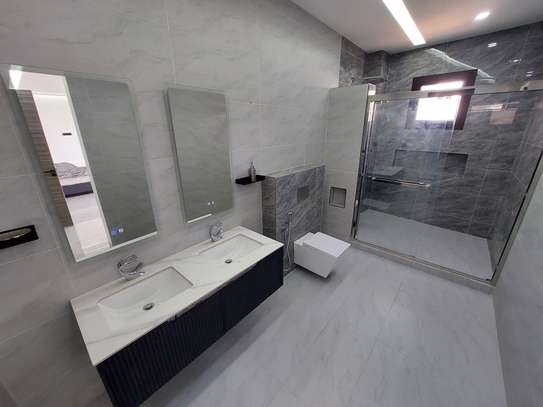À vendre à Mermoz – Superbe F4 d’angle de 230 m² image 9