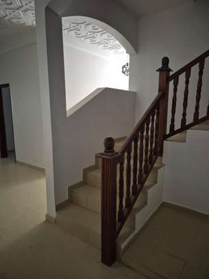 GRANDE VILLA  À LOUER AUX ALMADIES image 6