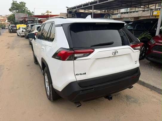 Vend Rav 4 XLE 2020 image 6