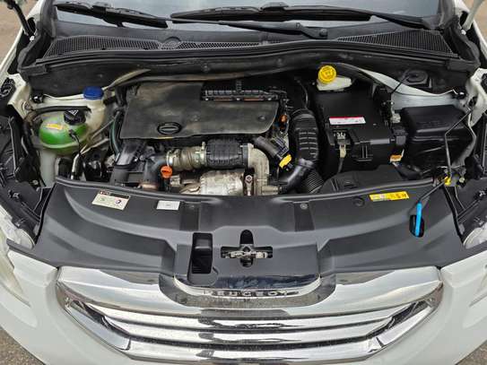 Peugeot 2008 image 9
