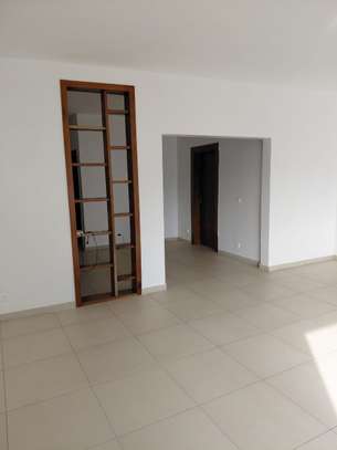 Appartement F3 à louer à Fann hock image 6