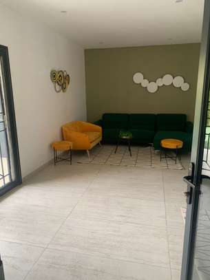 Appartement F4 non meublé Point E parking, ascenseur image 2