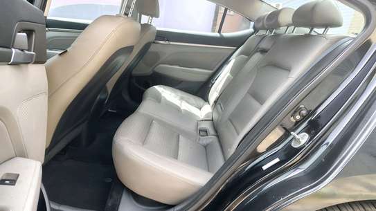 Hyundai Elantra image 9