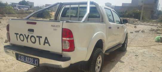 Toyota Hilux 4x4 image 7
