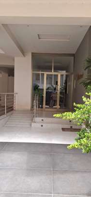 Appartement F4 meublé spacieux de 3 chambres à louer Point E image 15