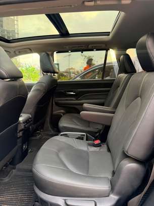 TOYOTA HIGHLANDRE PLATINUM 2024 image 12