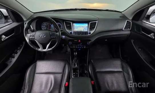 Vends  hyundai tucson 2.0 image 5