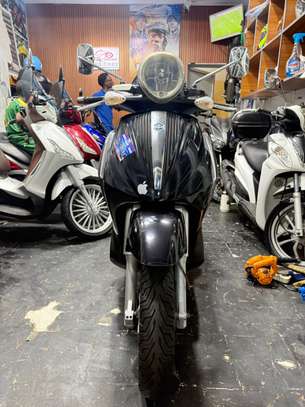 Beverly, Tureur, moteur 250 CC année 2014, venant avec Cmc image 11