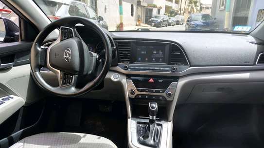 Hyundai Elantra image 5