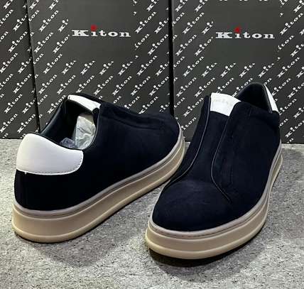 Kiton baskets basses noires semelle épaisse beige image 6