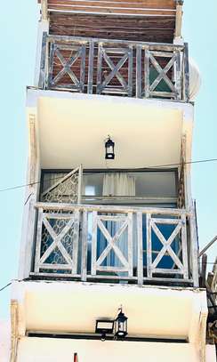 LA PREMIERE TINY HOUSE DES ALMADIES, PIEDS DANS L'EAU image 14