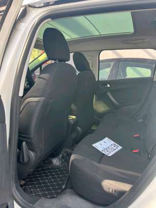 Peugeot 2008 image 8
