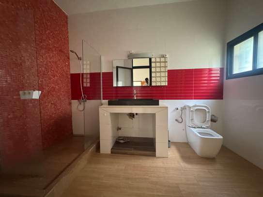 Duplex entrée privée F5 à louer Almadie derrièr Philippe image 6