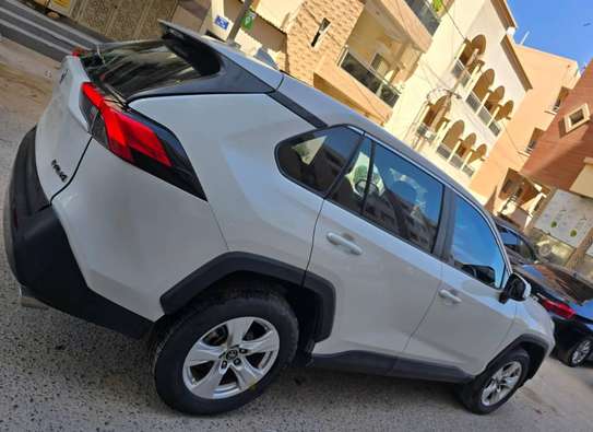 Toyota RAV4 XLE 2021 image 13