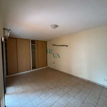 APPARTEMENT F2 À VENDRE AU POINT E image 9