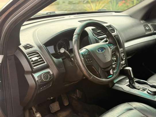 Ford Explorer image 4