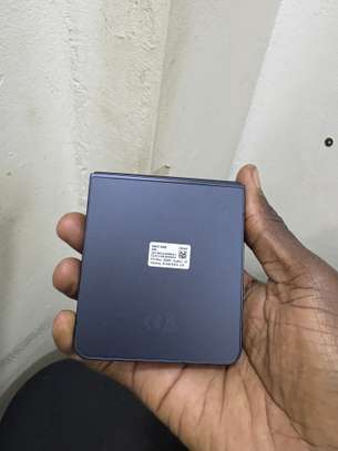 Samsung galaxy Zfip 7 256GB image 4