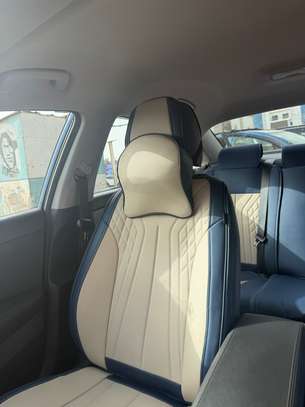 Voiture automatique cuir beige siège spacieux écran tactile image 7