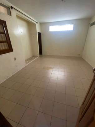 À louer un appartement de type F5 Mariste image 12