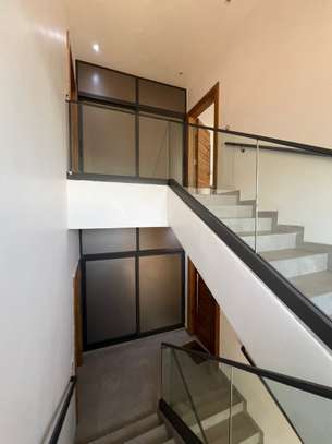 Studio meublé à louer image 11