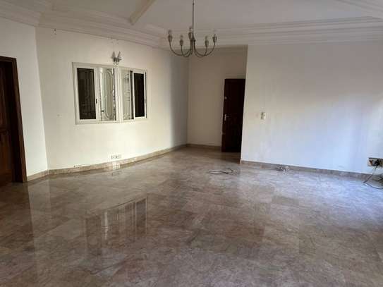 Location Duplex 4 chambres salon Point E image 2