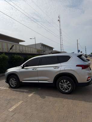 Hyundai Santafe 2020 image 2