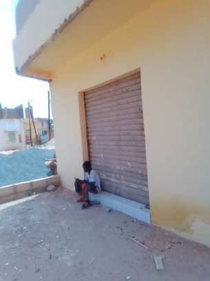 Magasin à Louer à Touba Mbal à côté du marché Ocass image 6