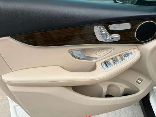 Mercedes-Benz Glc 300 image 11