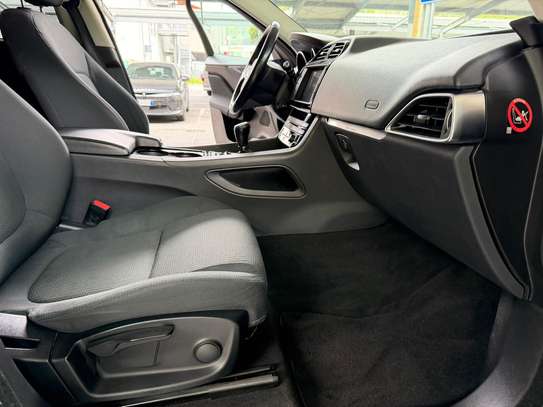 Jaguar F-pace 2017 image 6