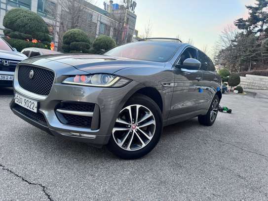 Jaguar F pace dynamic image 5