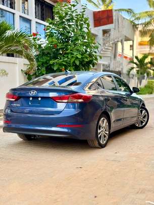Hyundai Elantra image 5
