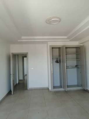 Appartement F4 au 5e étage à Sacré Cœur 2 image 2