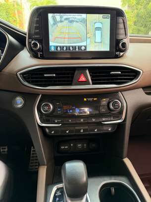 Hyundai Santefe image 9