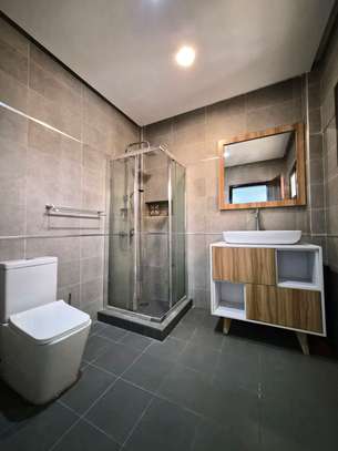 Appartement moderne de 2 chambres et salon à sacré cœur image 9