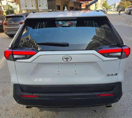 Toyota RAV4 XLE 2021 image 14