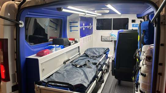 Ambulance Renault Grand model image 5