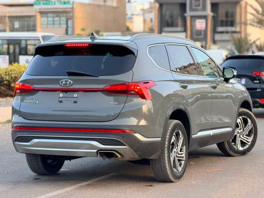 Hyundia Santafe image 5