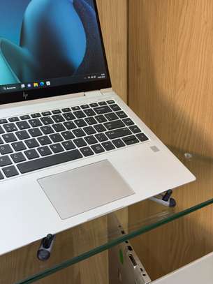 HP EliteBook image 13