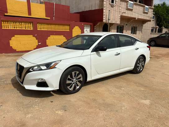 Nissan Altima 2020 image 2