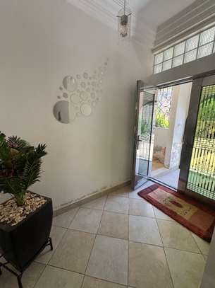 Maison d’angle à vendre – À rénover ou à démolir – mamelle image 3