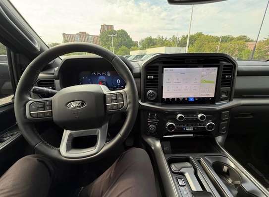 FORD F 150 LARIAT ÉDITION 2025 image 3